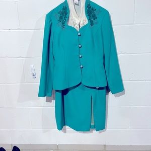 Smart tapered suit for upscale office events